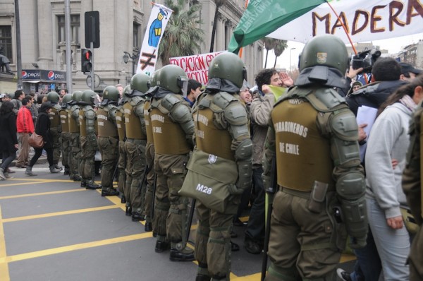 chilemarch04 Chilean police in riot gear