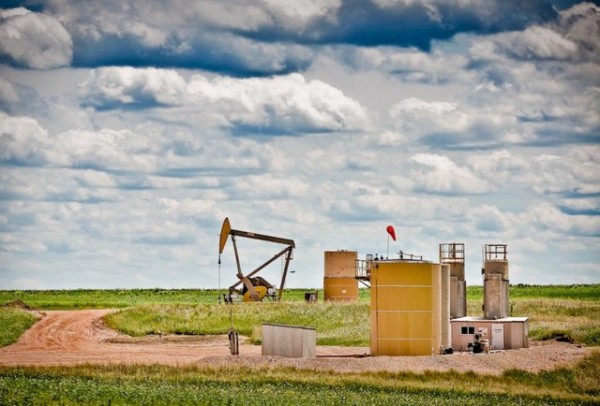 Oil derrick