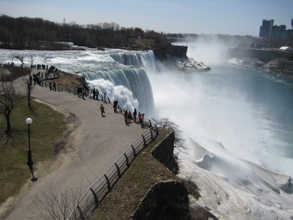NIagara in Snow