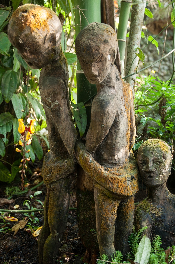 Different statues in Tam-awan Village