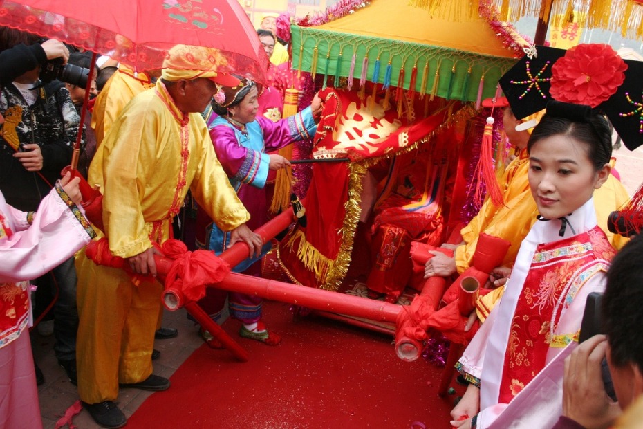 Chinese spousal carriage, normal Chinese wedding