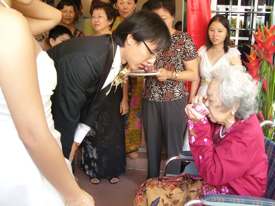 Malaysian matrimony tea ceremony