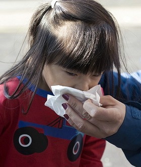 girlsneezing