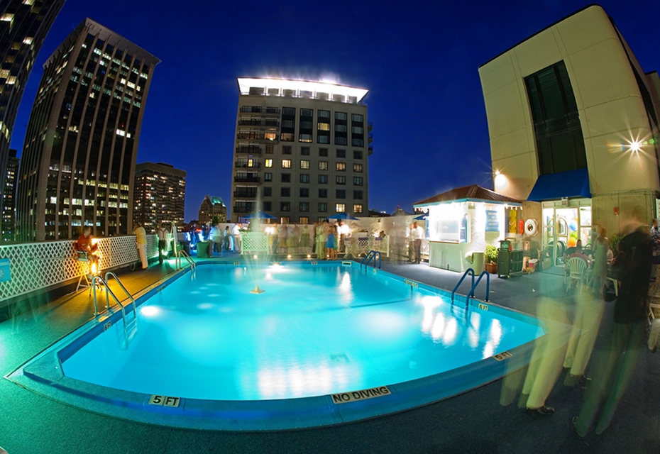 20101008 poolboston Cele mai frumoase piscine pe acoperis