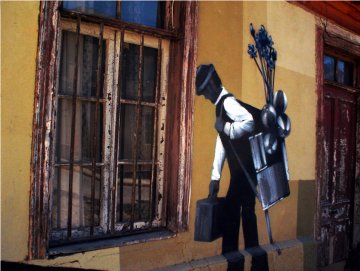 Creative wall art in Valparaiso