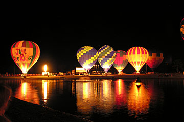 Glowing night balloons