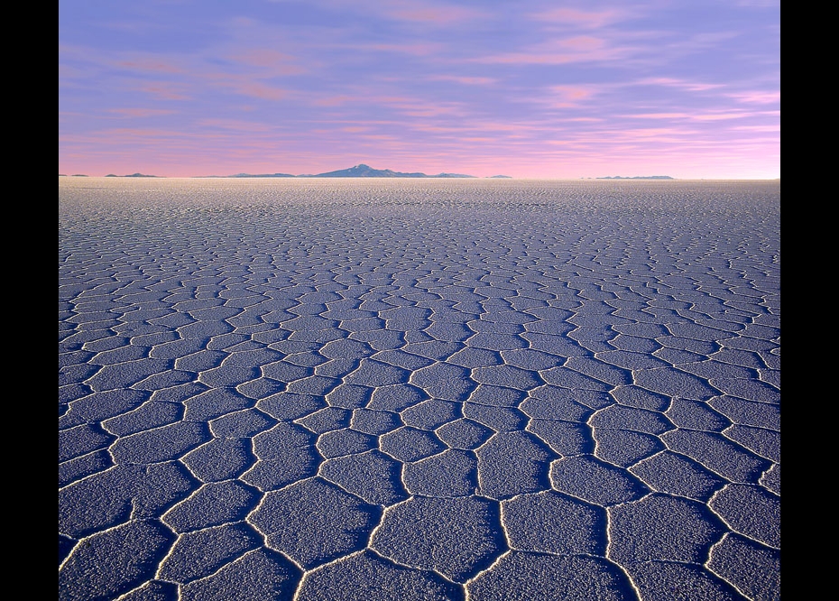 Salt flat expanse of Salar de Uyuni
