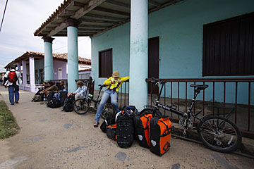 Waiting for bus in Vinales