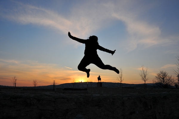 Lola Akinmade jumping