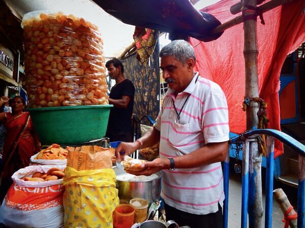 How to Make and Eat Indian Phuchkas Like a Local