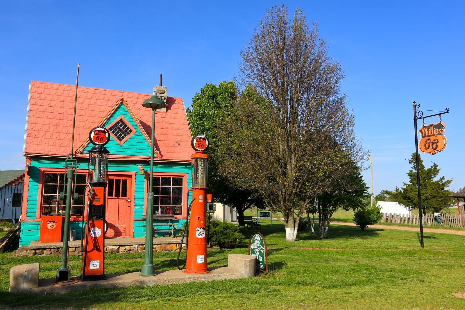 roadside attractions on route 66 -- Red oak II