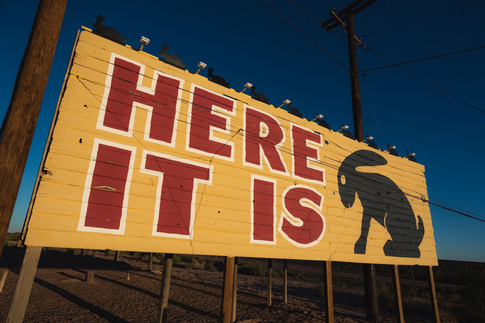 route 66 roadside attractions - jackrabbit trading post sign