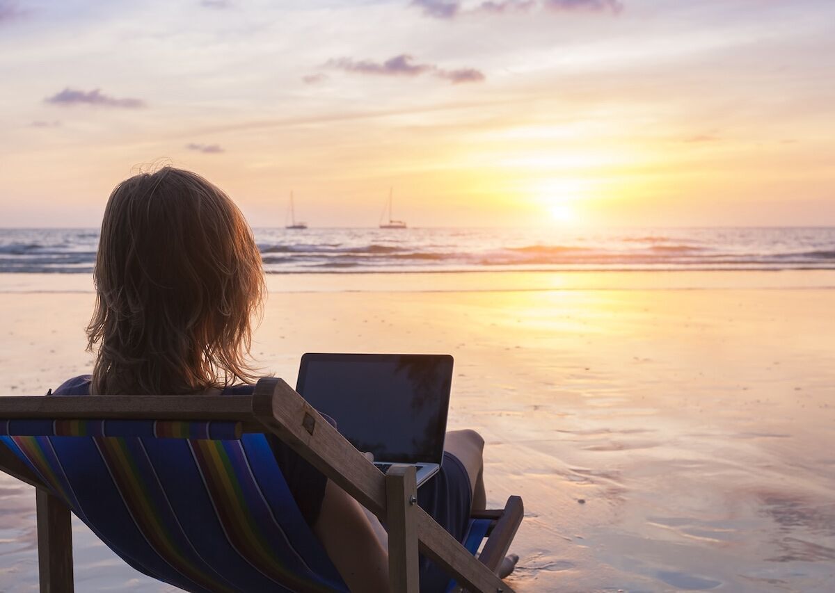 Travel job. Writing for travel. Разговаривали вещи. Traveler writer. Travel writer.