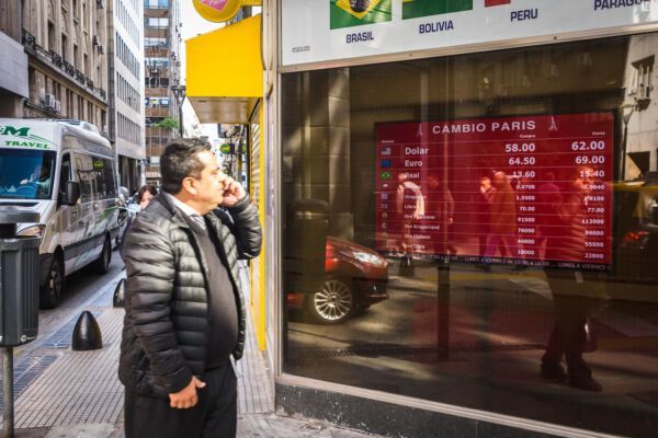 How to Use Argentina's Black Market Money Exchange