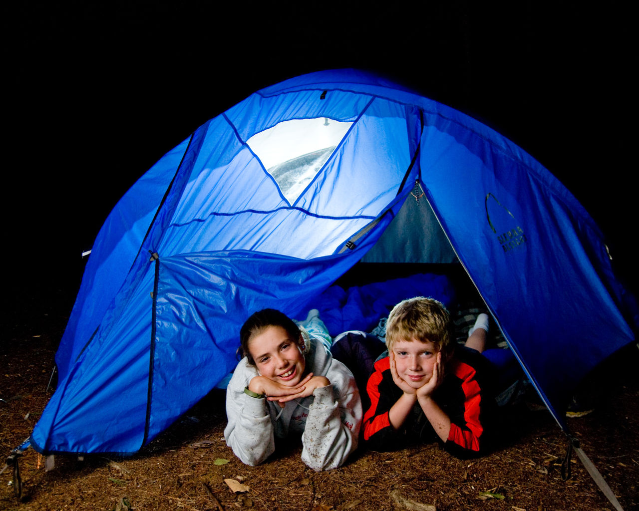 Camping together. Кемпинг. Палатка Camp. Детский кемпинг. Поход с палатками с детьми.