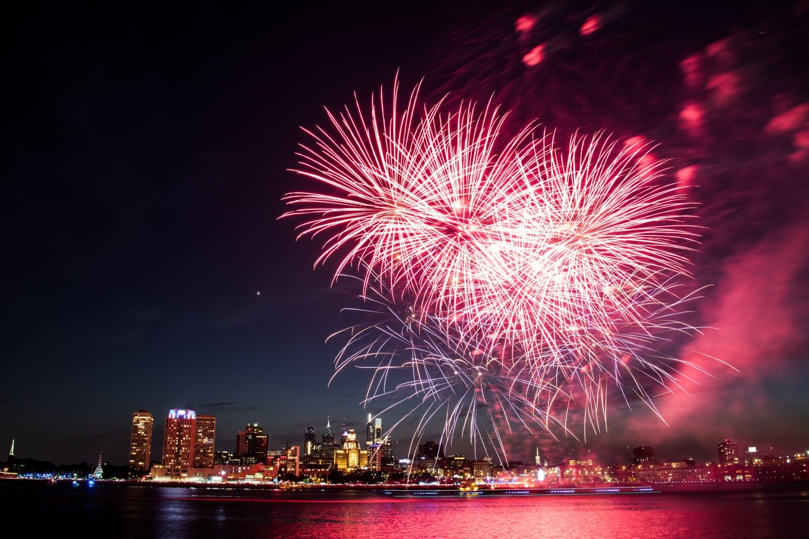 The July 4th firework over Delaware River with Philadelphia skylines