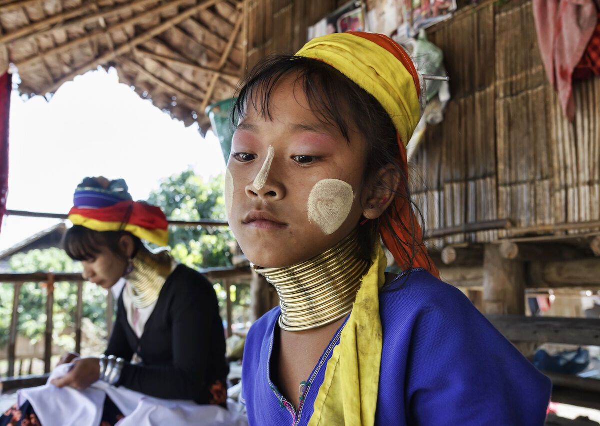 Thailand, Chiang Mai, Karen Long Neck hill tribe village (Baan Tong  Lhoung), Long Neck woman in