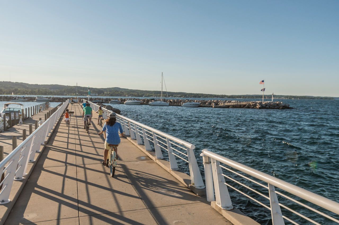Traverse City, Michigan How to Explore the City by Bicycle