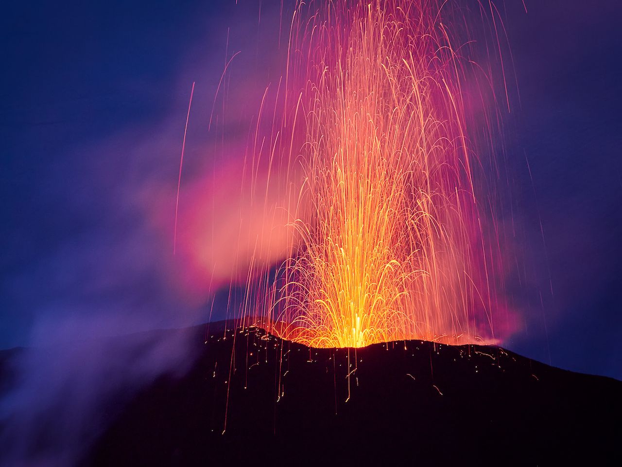 7-volcanoes-that-are-going-to-erupt-at-any-moment