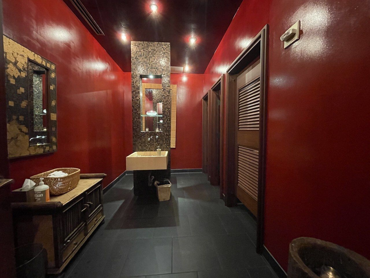 Nan-Thai-Fine-Dining, JFK-Terminal-4-Bathroom, bathroom