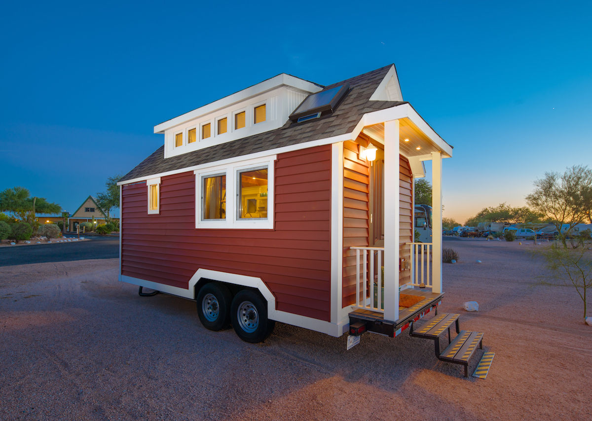 https://cdn1.matadornetwork.com/blogs/1/2018/09/Tiny-house-on-wheels-1200x854.jpg