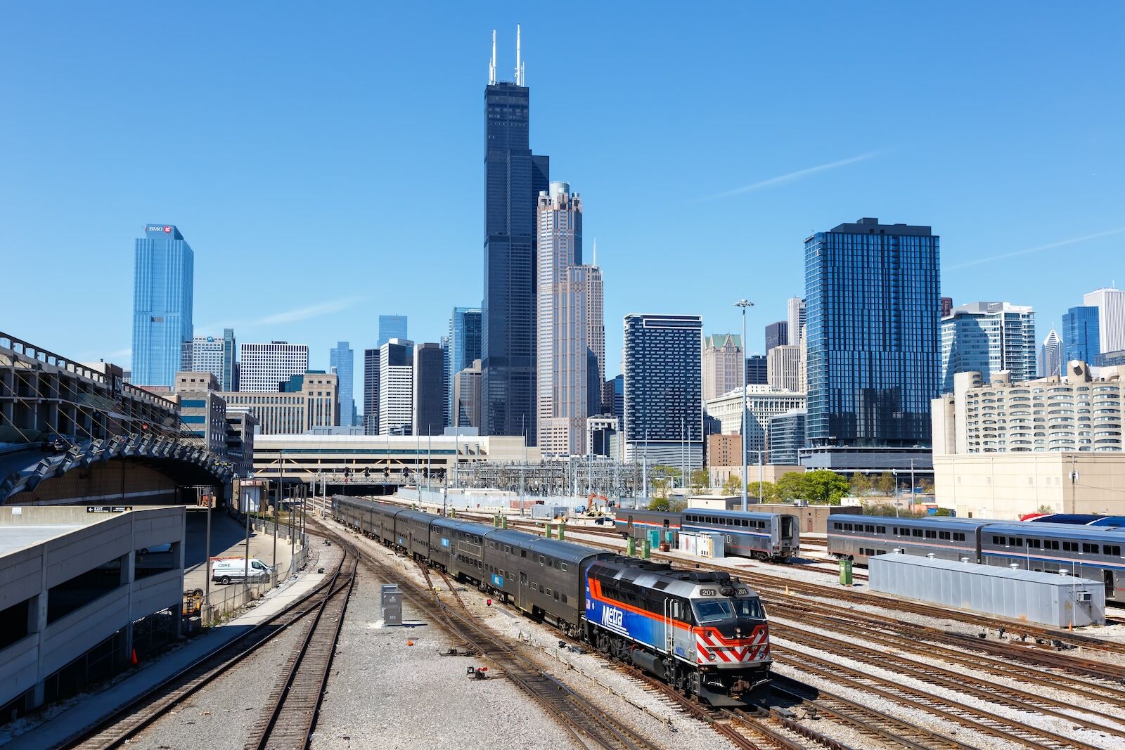 metra train in chicago