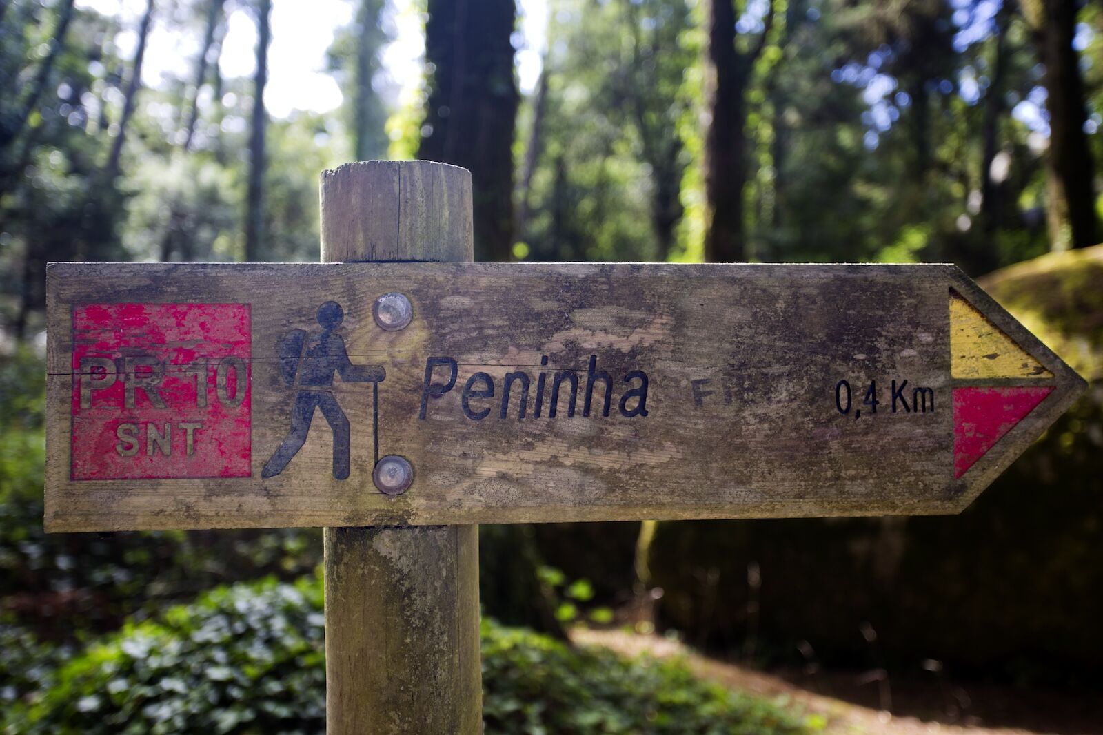 peninha trail sign in portugal