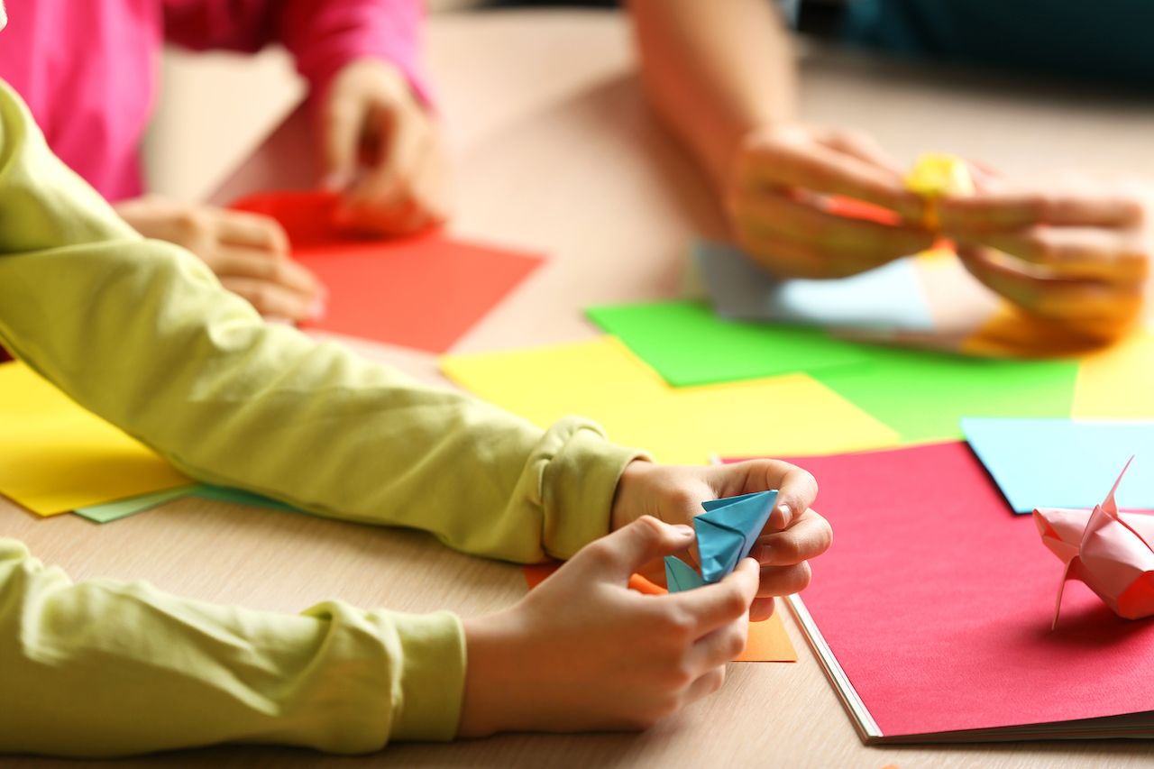 7 Holiday Craft Projects to Do With Kids