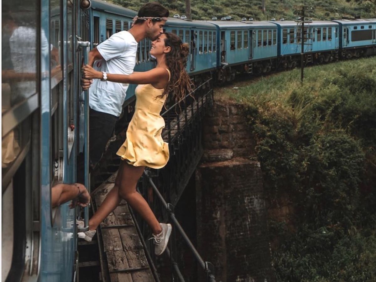 Couple Criticized for Taking Photo Hanging Out of Moving Train(02)