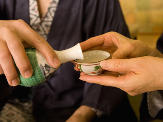 Proper sake drinking etiquette and traditions