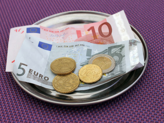 tour guide tipping europe