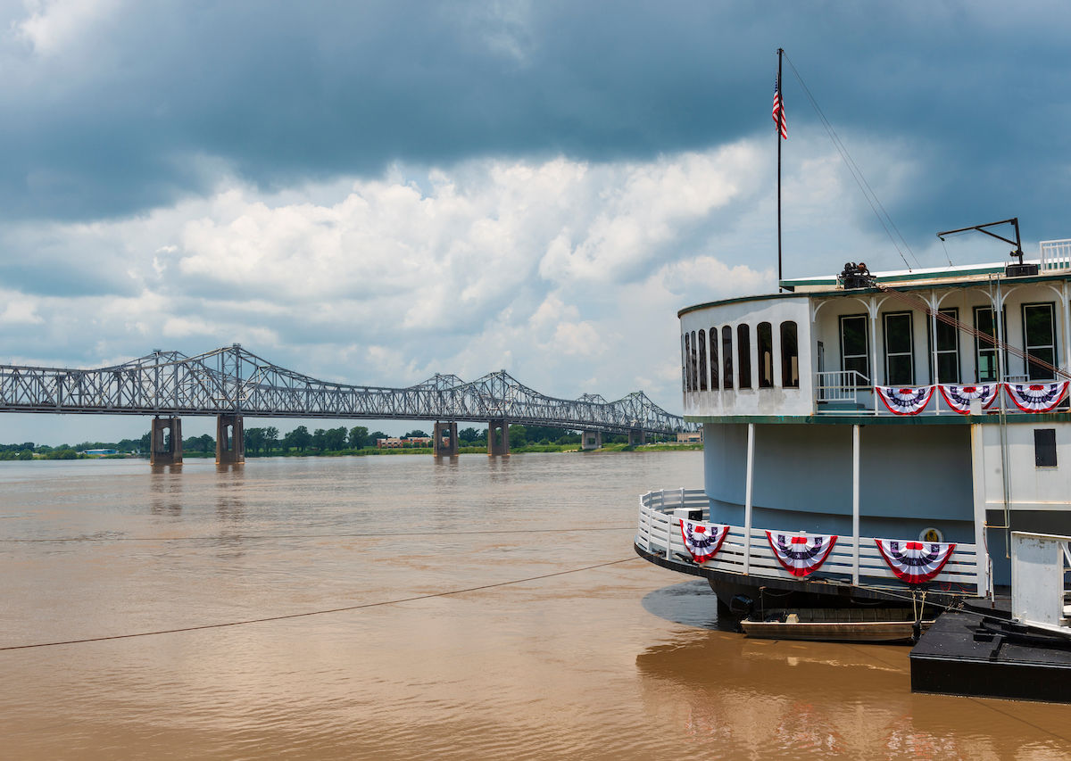 Steamer Boat And The Bridge Over The Mississippi River 1200x853 