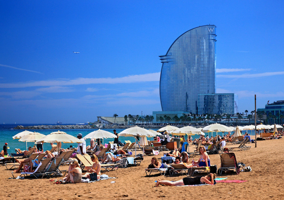 Bomb Discovered at Sant Sebastià Beach in Barcelona