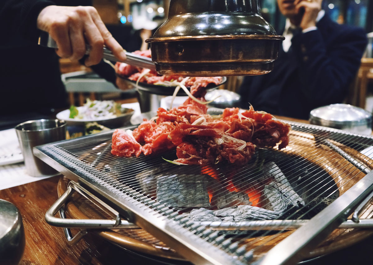 https://cdn1.matadornetwork.com/blogs/1/2019/08/Grilling-meat-in-a-Korean-restaurant-1200x853.jpg