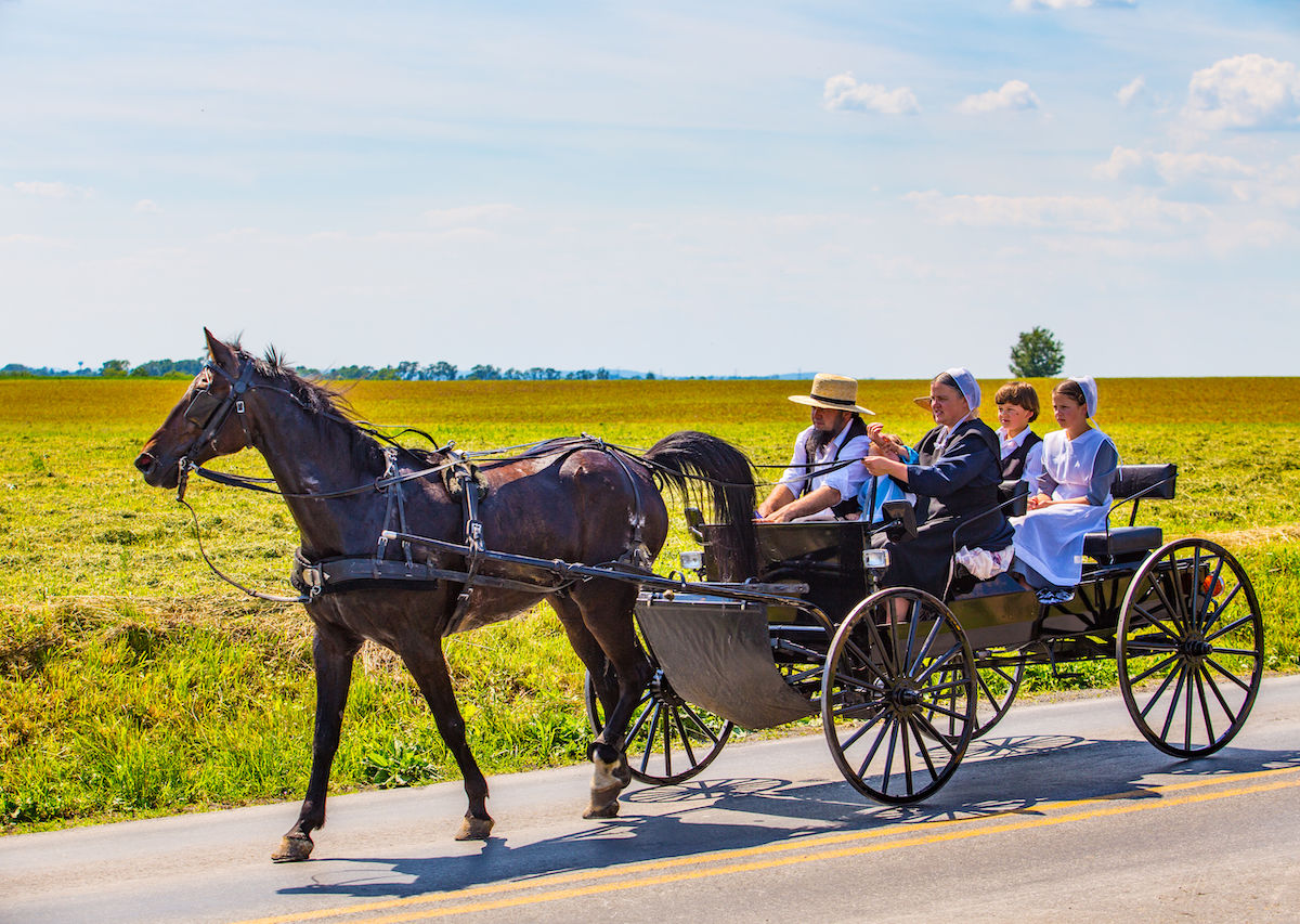 16 Things You Didn T Know About Amish People Matador Network   Amish Family Ride In An Open Wagon In Lancaster County Pennsylvania 1200x853 