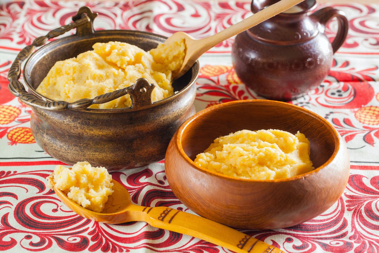 traditional Ukranian food cornmeal porridge
