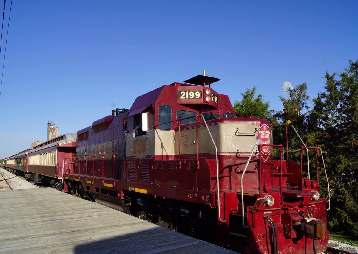 grapevine wine train tour