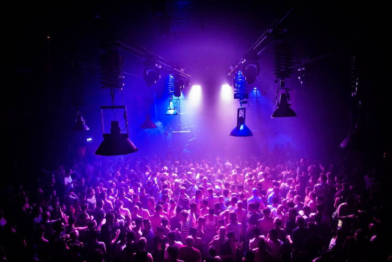 Crowd in gay Amsterdam club Is Burning 