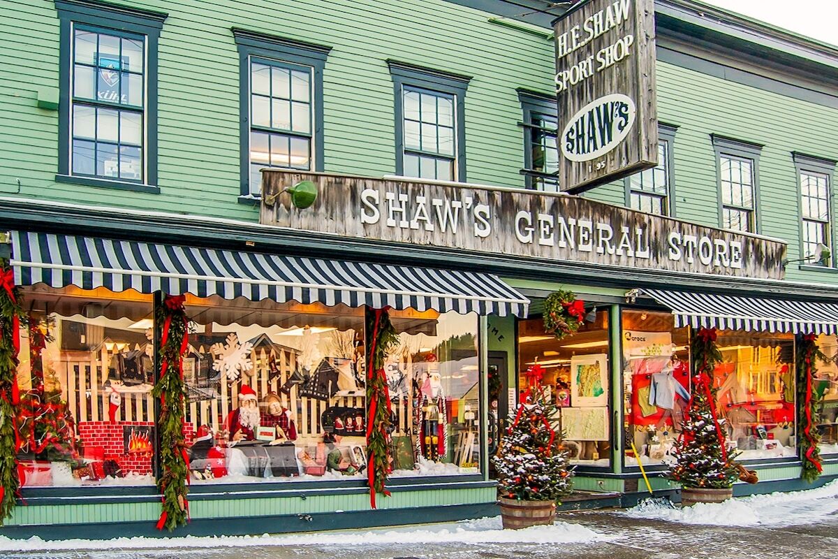 11 US Small Towns That Could Star in a Hallmark Christmas Movie