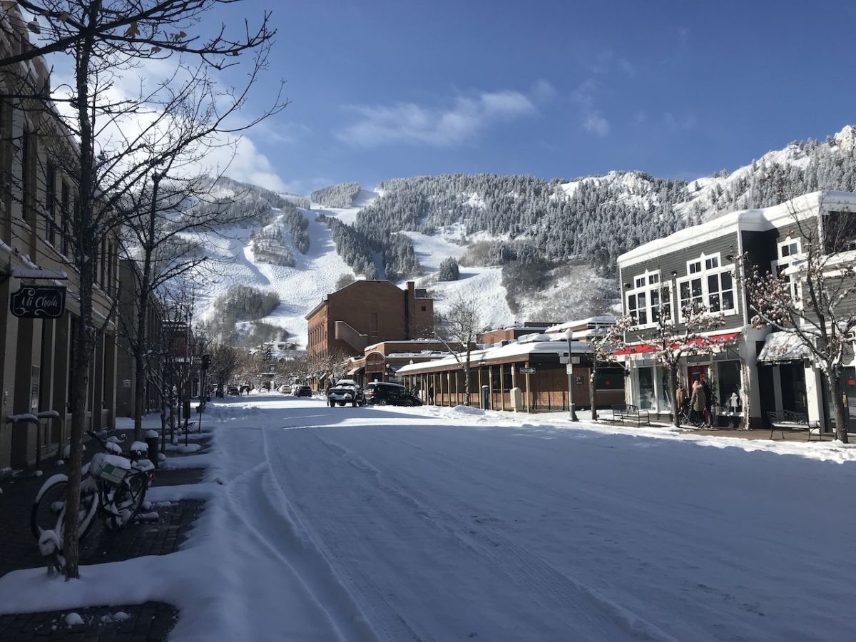 Aspen in Winter: How to Plan Your Ski Vacation on a Budget