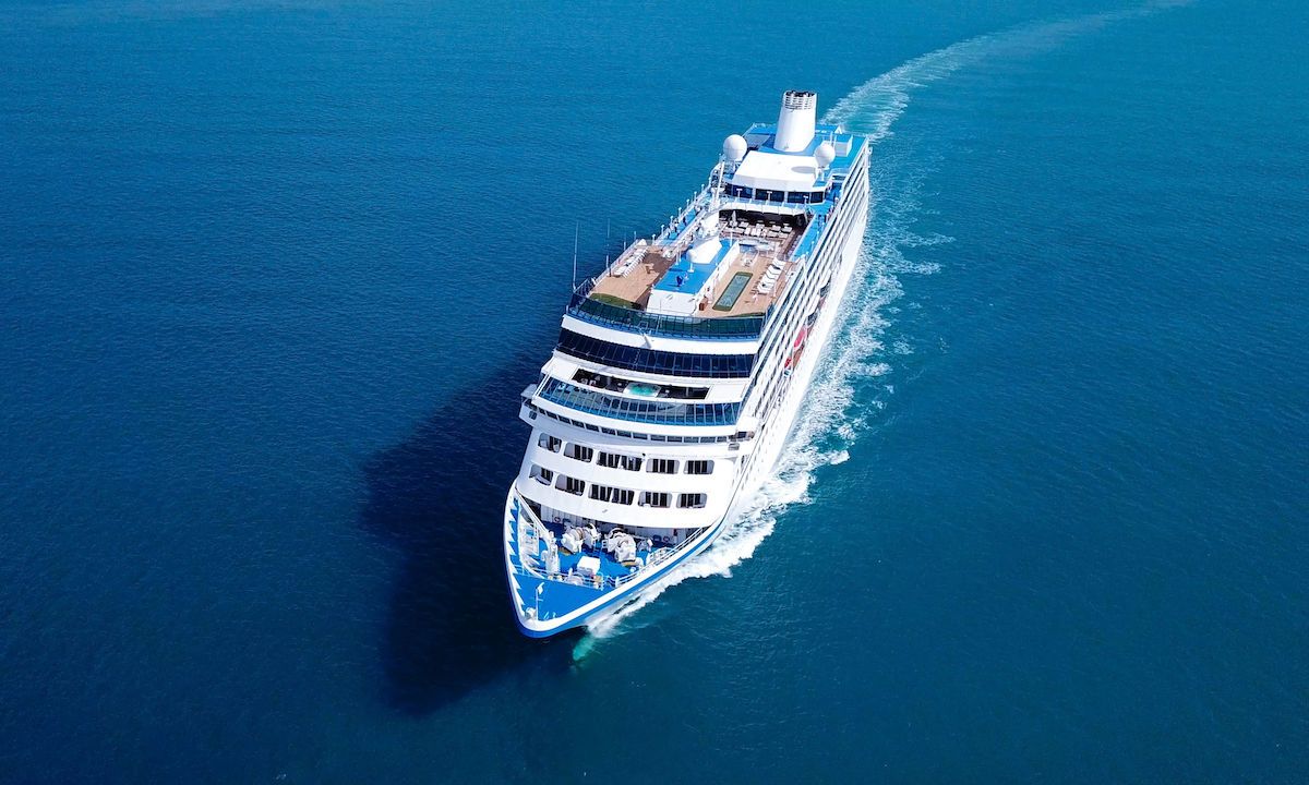 cruise ship stuck at sea