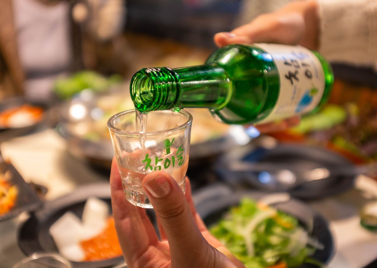 6 Korean Drinking Traditions