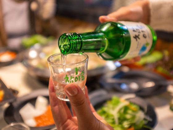 6 Korean Drinking Traditions