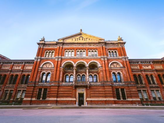 Victoria and Albert Museum opens porcelain courtyard