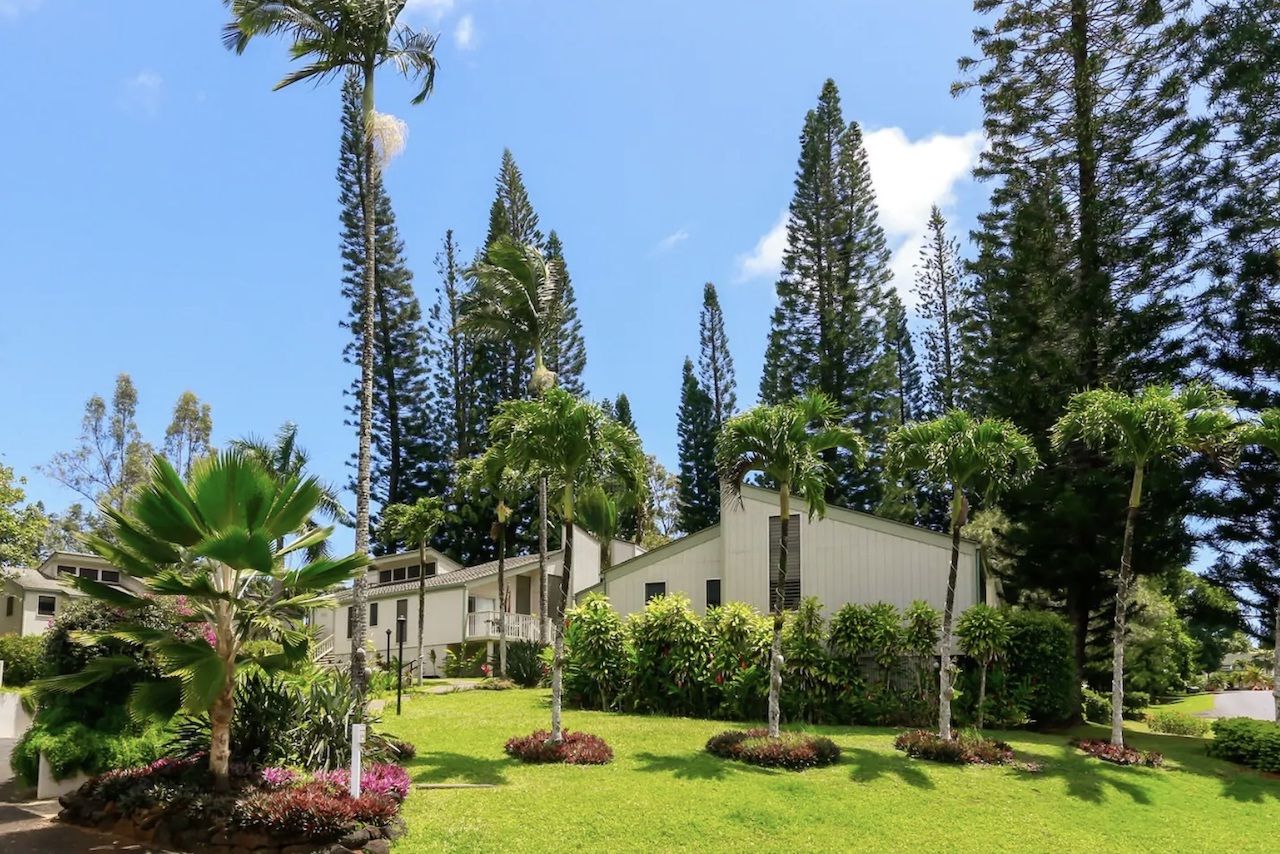 exterior shot of large home airbnb in princeville