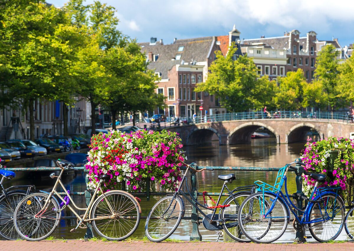 Нидерланды Амстердам каналы и мосты велосипеды