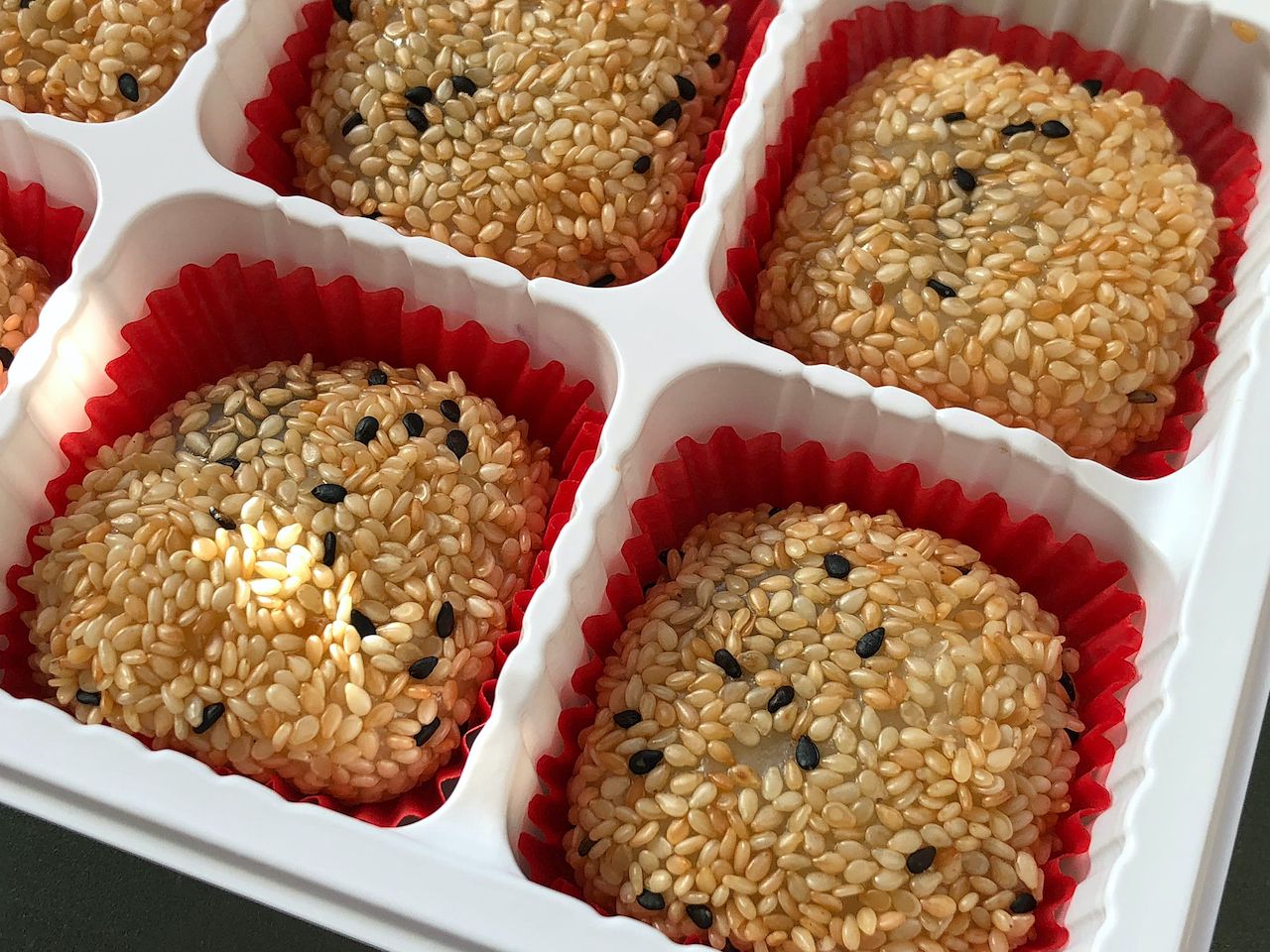 chinese-desserts-with-sesame-seeds