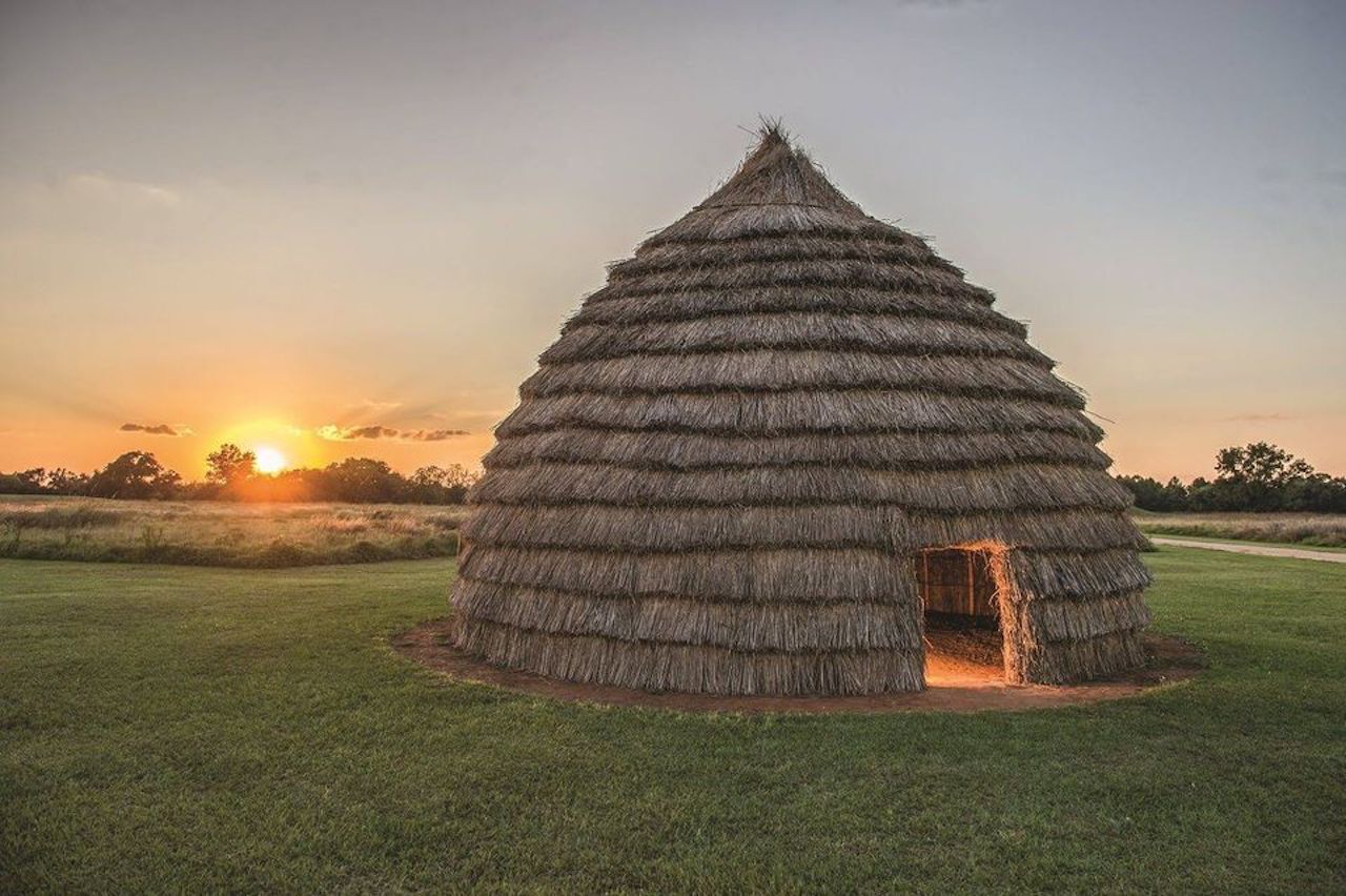 What Do Iroquois, Navajo, and Inuit Dwellings Look Like