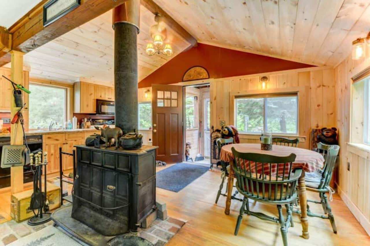 Rustic mountain cabin rental near New York