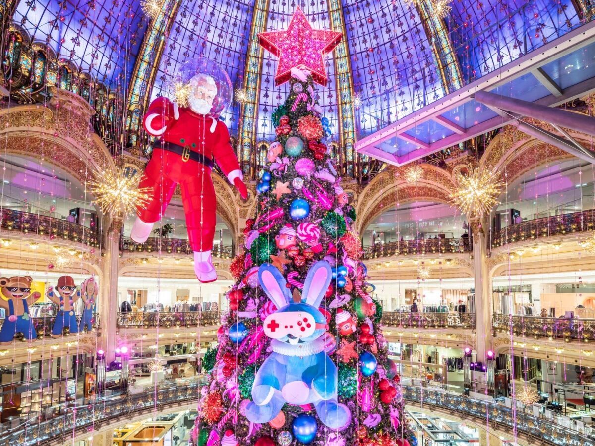 9 Famous Christmas Trees Around the World Worth Traveling To